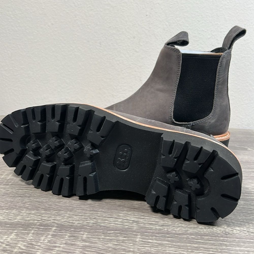 Nisolo Go-To Lug Chelsea Boot 2.0 - Picture 2 of 11